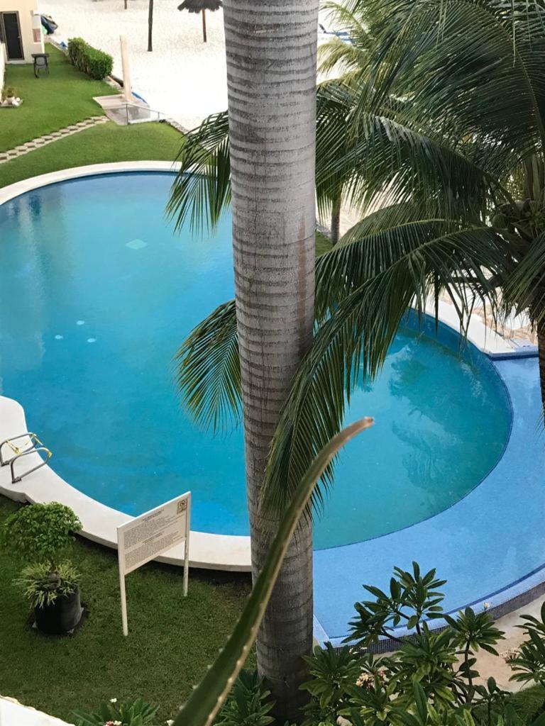 Front Beach Private Room With Shared Bathroom Cancun Exterior photo