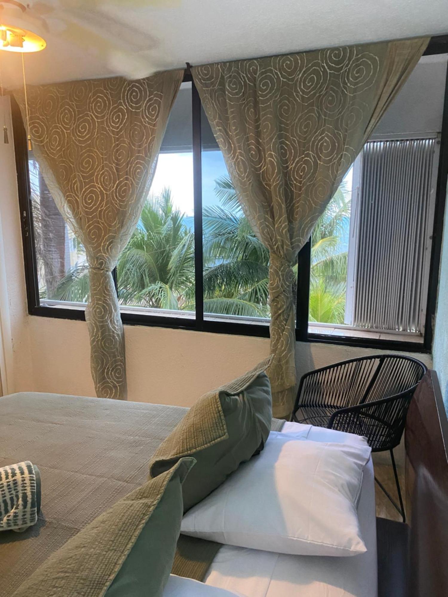Front Beach Private Room With Shared Bathroom Cancun Exterior photo