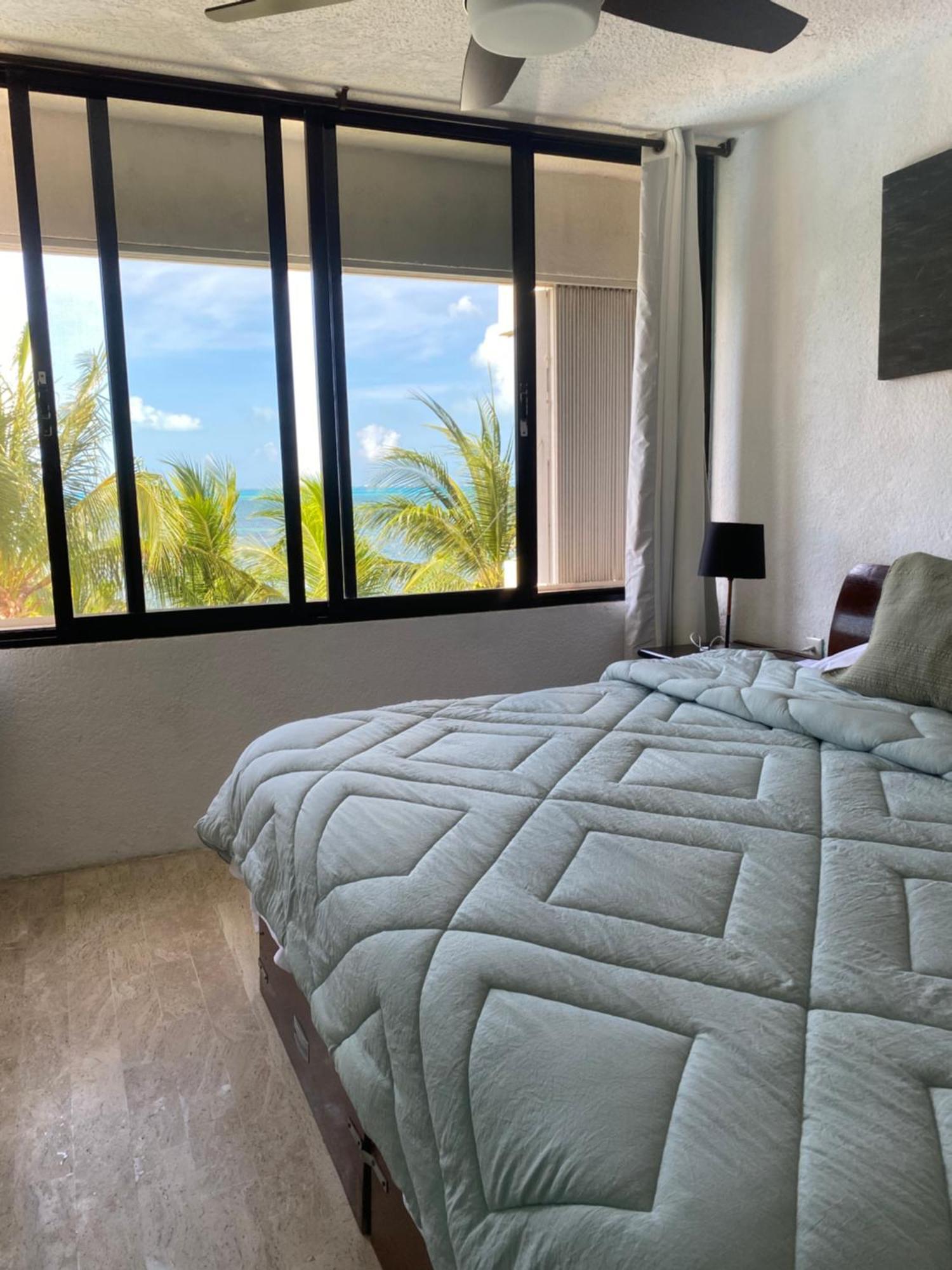 Front Beach Private Room With Shared Bathroom Cancun Exterior photo