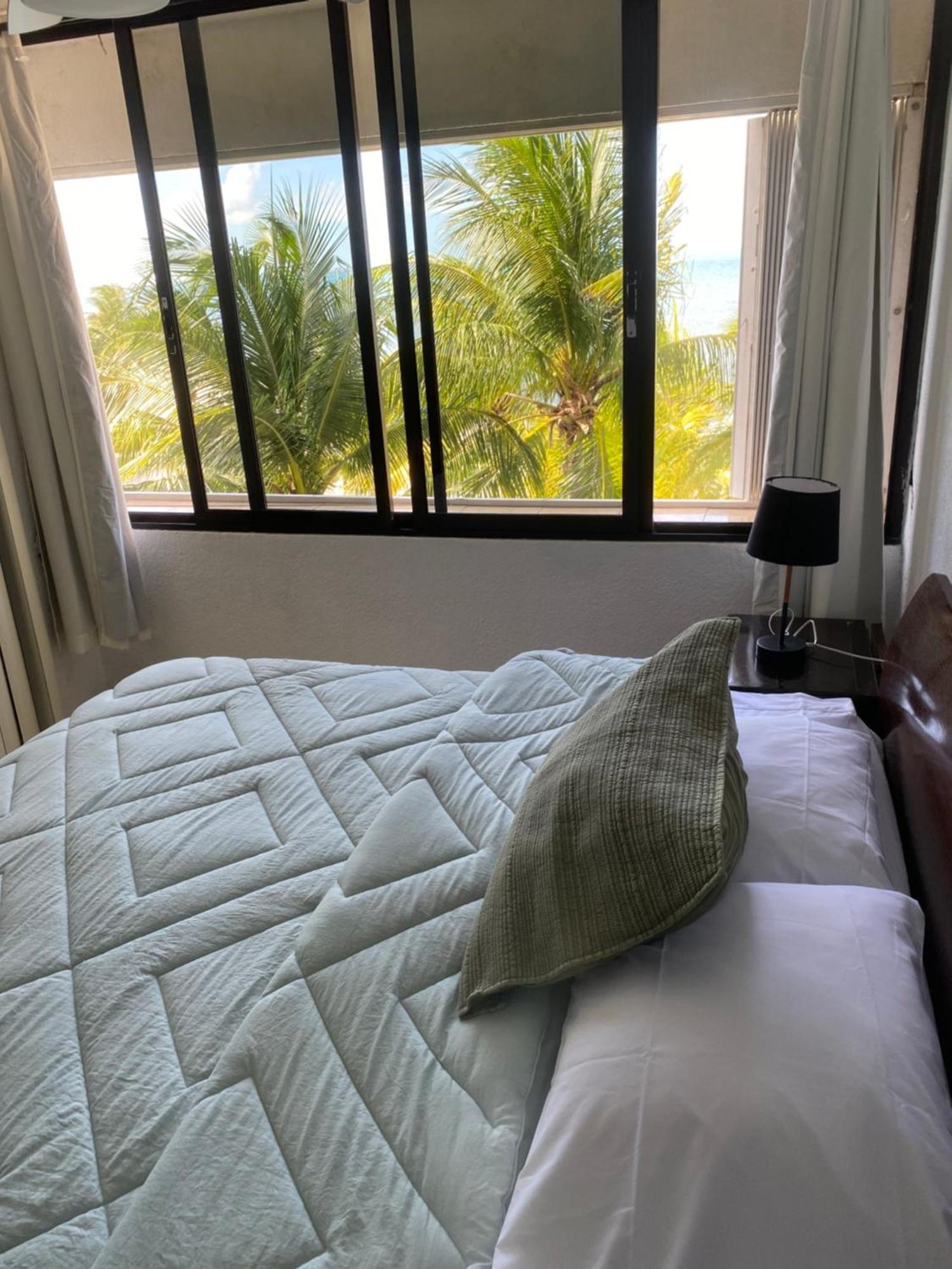 Front Beach Private Room With Shared Bathroom Cancun Exterior photo